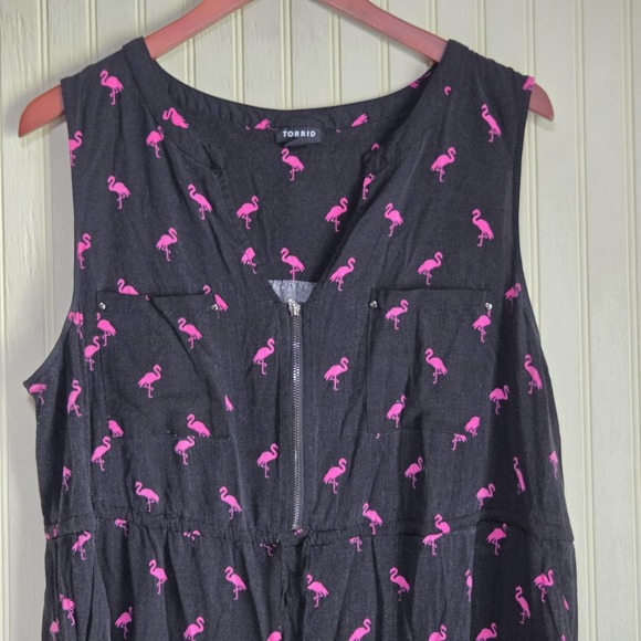 torrid Dresses & Skirts - Torrid Dress Womens 2 Black Flamingo Sleeveless Scoop Neck Fit & Flare Knee
